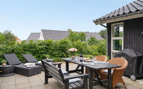 Jörgen - 100M from the Sea: Tag, Hus, Hjem, Sommerhus, Dør, Sidespor, Dæk, Veranda, Planke, Hårdttræ