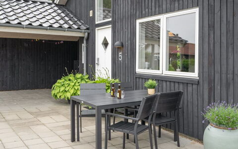 Jörgen - 100M from the Sea: Tag, Hus, Hjem, Sommerhus, Dør, Sidespor, Dæk, Veranda, Planke, Hårdttræ