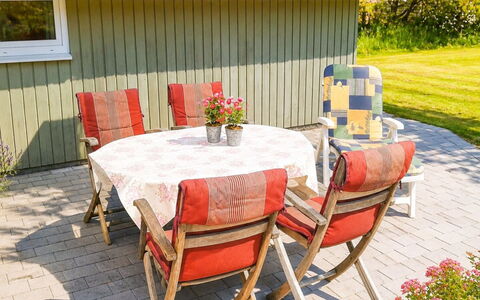 Allita - 12Km from the Sea: Møbel, Udendørs Møbler, Stol, Bord, Udendørs Bord, Have, Køkken & Spisebord, Backyard, Paraply, Skygge