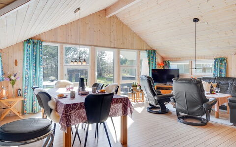 Allita - 12Km from the Sea: Træ, Hjem, Hus, Sommerhus, Møbel, Loft, Indretning, Stue, Stol, Bjælkehytte