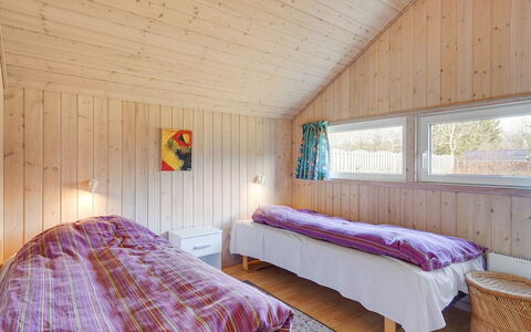 Allita - 12Km from the Sea: Træ, Loft, Soveværelse, Hjem, Sommerhus, Seng, Sengetøj, Hårdttræ, Sengetøj, Planke