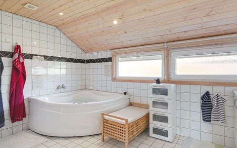 Allita - 12Km from the Sea: Hus, Hjem, Dør, Tag, Sommerhus, Estate, Have, Skygge, Sidespor, Gård