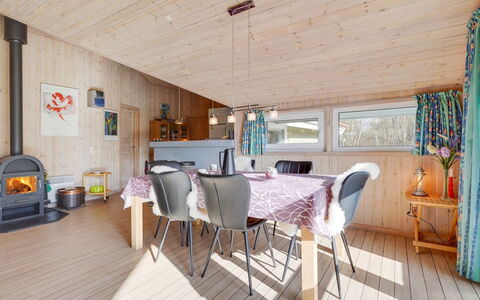 Allita - 12Km from the Sea: Hus, Hjem, Dør, Tag, Sommerhus, Estate, Have, Skygge, Sidespor, Gård