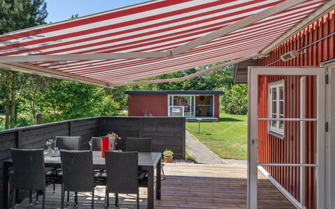 Soile - 12Km from the Sea: Hus, Hjem, Tag, Boligområde, Sommerhus, Estate, Stuehus, Lawn, Landscaping, Sidespor