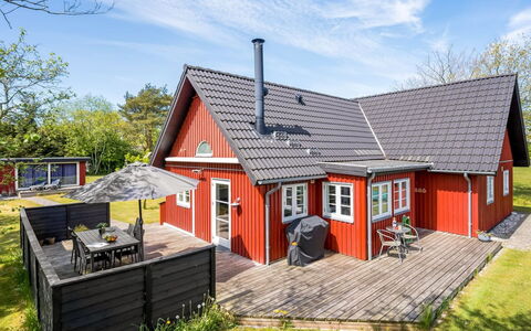 Soile - 12Km from the Sea: Hus, Hjem, Tag, Boligområde, Sommerhus, Estate, Stuehus, Lawn, Landscaping, Sidespor
