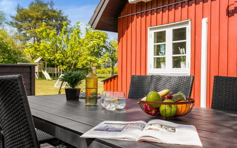 Soile - 12Km from the Sea: Hus, Hjem, Tag, Boligområde, Sommerhus, Estate, Stuehus, Lawn, Landscaping, Sidespor