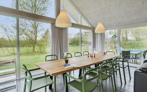 Sada - 12Km from the Sea: Hus, Hjem, Tag, Boligområde, Sommerhus, Estate, Stuehus, Lawn, Landscaping, Sidespor