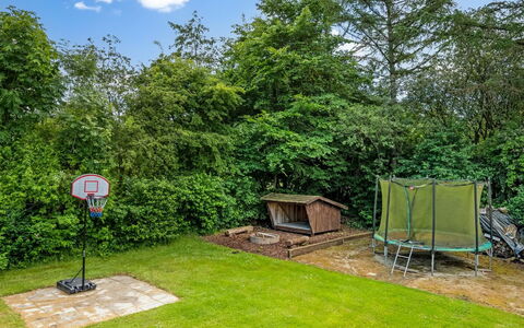 Annaline - 10Km from the Sea: Græs, Have, Land Lot, Lawn, Backyard, Gård, Parkere, Skygge, Garden Bygninger, Landscaping