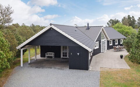 Sighwaldi - 900M from the Sea: Træ, Tag, Arkitektur, Hjem, Hus, Sommerhus, Sidespor, Hårdttræ, Hældning, Estate