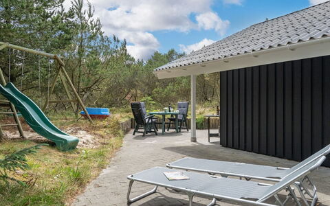 Jannick - 1.5Km from the Sea: Tag, Hjem, Hus, Sidespor, Sommerhus, Kompositmateriale, Dør, Skydevindue, Estate, Skorsten