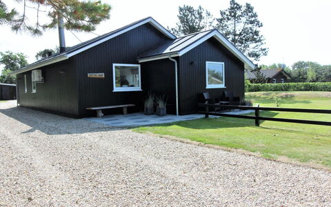 Kadir - 500M from the Sea: Træ, Tag, Arkitektur, Hjem, Hus, Sommerhus, Sidespor, Hårdttræ, Hældning, Estate