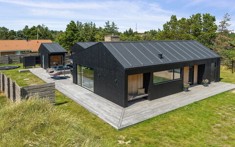Toyah - 400M from the Sea: Træ, Tag, Arkitektur, Hjem, Hus, Sommerhus, Sidespor, Hårdttræ, Hældning, Estate