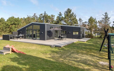 Joachim - 200M from the Sea: Tag, Hus, Hjem, Sommerhus, Dør, Sidespor, Dæk, Veranda, Planke, Hårdttræ