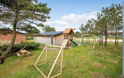 Dirtje - 200M from the Sea: Land Lot, Backyard, Legetøjsrutsjebane, Lawn, Have, Sommerhus, Legepladsudstyr, Garden Bygninger, Skur, Gård