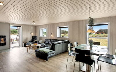 Dirtje - 200M from the Sea
