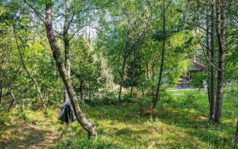 Yngvy - 1.3Km from the Sea: Møbel, Indretning, Gulvbelægning, Etage, Loft, Værelse, Stol, Bord, Lejlighed, Køkken & Spisebord