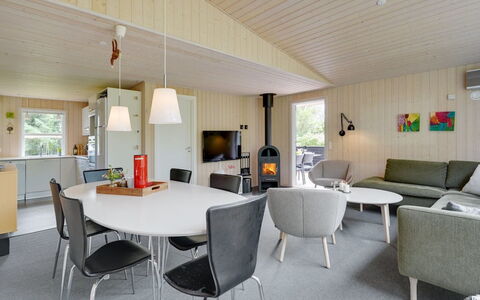 Akkar - 1.8Km from the Sea: Indretning, Møbel, Loft, Hjem, Gulvbelægning, Stue, Etage, Lysarmatur, Stol, Værelse
