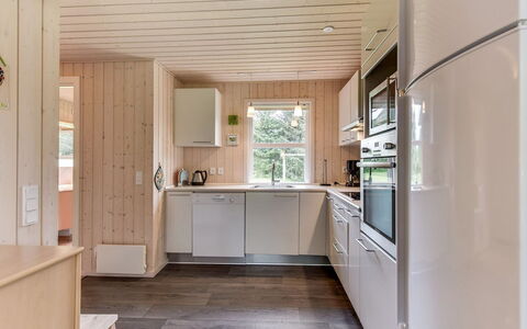 Akkar - 1.8Km from the Sea: Køkken, Gulvbelægning, Træ, Countertop, Indretning, Køkken Apparat, Etage, Større Bandage, Loft, Cabinetry