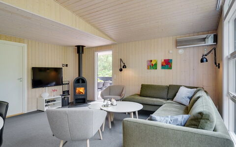Akkar - 1.8Km from the Sea: Indretning, Møbel, Træ, Gulvbelægning, Loft, Stue, Etage, Couch, Værelse, Hjem