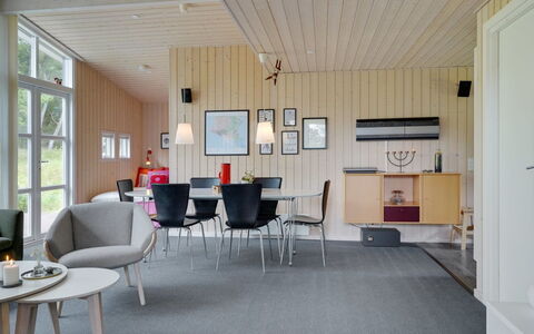 Akkar - 1.8Km from the Sea: Møbel, Indretning, Gulvbelægning, Etage, Stol, Loft, Bord, Hjem, Stue, Lysarmatur