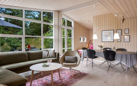 Akkar - 1.8Km from the Sea: Indretning, Møbel, Gulvbelægning, Etage, Træ, Loft, Stue, Couch, Hjem, Værelse