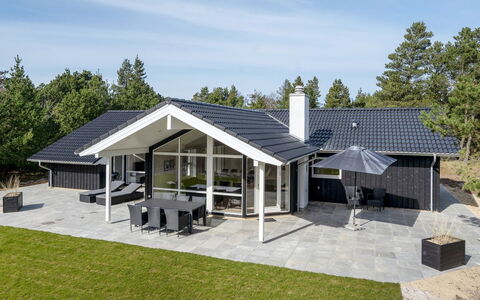 Dior - 1.4Km from the Sea: Daytime, Bygning, Byområde, Hovedstadsområde, City, Lejlighed, Kvarter, Metropolis, Skyscraper