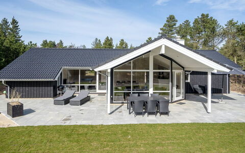 Dior - 1.4Km from the Sea: Daytime, Bygning, Byområde, Hovedstadsområde, City, Lejlighed, Kvarter, Metropolis, Skyscraper