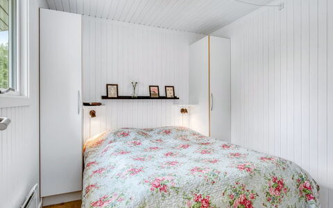 Atla - 2.5Km from the Sea: Soveværelse, Indretning, Seng, Træ, Sengetøj, Sengetøj, Gulvbelægning, Etage, Loft, Møbel