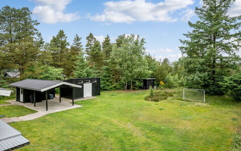 Atla - 2.5Km from the Sea: Land Lot, Have, Lawn, Landscaping, Gård, Garden Bygninger, Parkere, Backyard, Evergreen