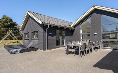 Lova - 600M from the Sea: Hjem, Sommerhus, Dør, Estate, Skygge, Sidespor, Hårdttræ, Garden Bygninger, Veranda, Design