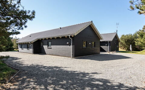 Lova - 600M from the Sea: Hjem, Sommerhus, Dør, Estate, Skygge, Sidespor, Hårdttræ, Garden Bygninger, Veranda, Design