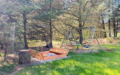 Mart - 1.6Km from the Sea: Træ, Land Lot, Have, Bagagerum, Jord, Woodland, Backyard, Lawn, Gård, Landscaping