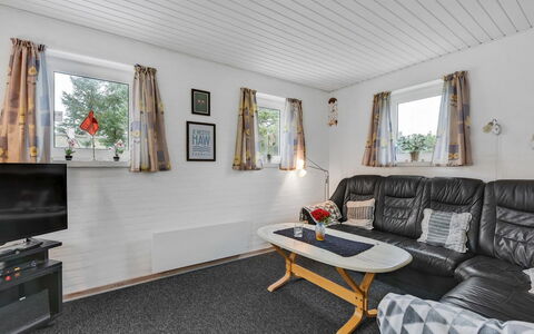 Pernilla - 2Km from the Sea: Træ, Hjem, Hus, Møbel, Sommerhus, Loft, Stue, Stol