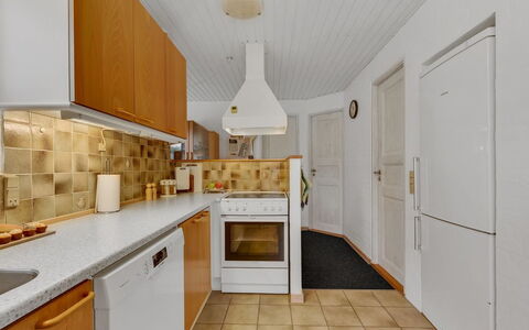 Pernilla - 2Km from the Sea: Gulvbelægning, Indretning, Større Bandage, Køkken, Træ, Etage, Countertop, Køkken Apparat, Loft, Cabinetry