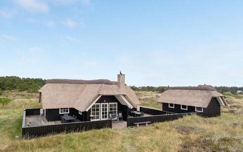 Kajin - 200M from the Sea: Træ, Tag, Arkitektur, Hjem, Hus, Sommerhus, Sidespor, Hårdttræ, Hældning, Estate