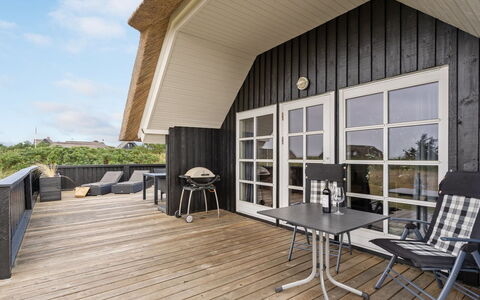 Kajin - 200M from the Sea: Træ, Tag, Arkitektur, Hjem, Hus, Sommerhus, Sidespor, Hårdttræ, Hældning, Estate