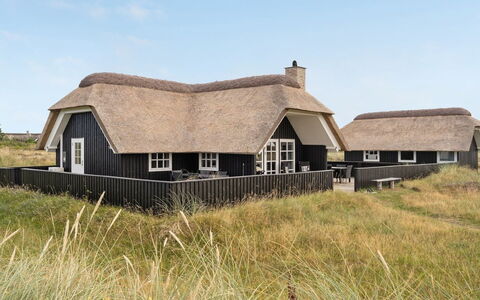 Kajin - 200M from the Sea: Træ, Tag, Arkitektur, Hjem, Hus, Sommerhus, Sidespor, Hårdttræ, Hældning, Estate