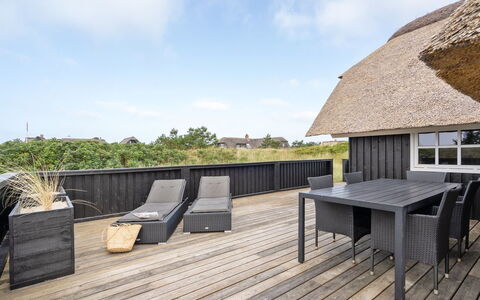Kajin - 200M from the Sea: Træ, Tag, Arkitektur, Hjem, Hus, Sommerhus, Sidespor, Hårdttræ, Hældning, Estate