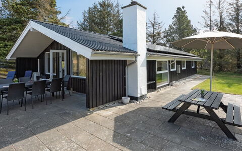 Darina - 1.5Km from the Sea: Træ, Tag, Hjem, Hus, Arkitektur, Sidespor, Land Lot, Sommerhus, Skur, Garden Bygninger