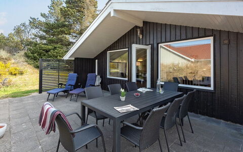 Darina - 1.5Km from the Sea: Træ, Tag, Hjem, Hus, Arkitektur, Sidespor, Land Lot, Sommerhus, Skur, Garden Bygninger