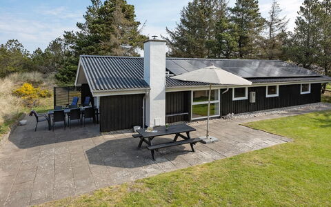 Darina - 1.5Km from the Sea: Træ, Tag, Hjem, Hus, Arkitektur, Sidespor, Land Lot, Sommerhus, Skur, Garden Bygninger