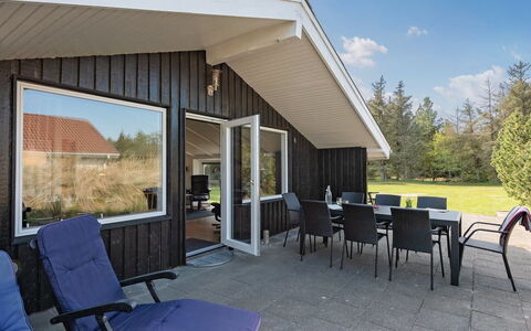 Darina - 1.5Km from the Sea: Træ, Tag, Hjem, Hus, Arkitektur, Sidespor, Land Lot, Sommerhus, Skur, Garden Bygninger