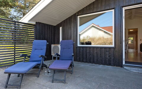 Darina - 1.5Km from the Sea: Træ, Tag, Hjem, Hus, Arkitektur, Sidespor, Land Lot, Sommerhus, Skur, Garden Bygninger