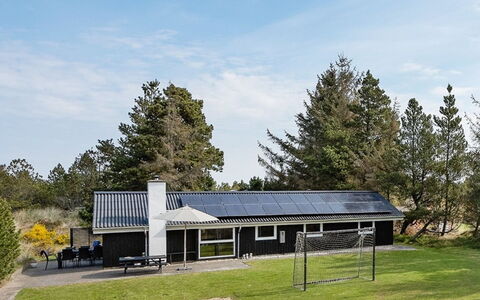 Darina - 1.5Km from the Sea: Træ, Tag, Hjem, Hus, Arkitektur, Sidespor, Land Lot, Sommerhus, Skur, Garden Bygninger