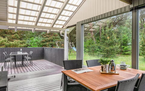 Tala - 4Km from the Sea: Træ, Veranda, Dæk, Trægulve, Hårdttræ, Loft, Bejdse, Skygge, Udendørs Struktur, Gårdhave
