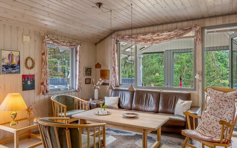 Tala - 4Km from the Sea: Møbel, Indretning, Gulvbelægning, Træ, Loft, Etage, Couch, Værelse, Stue, Stol