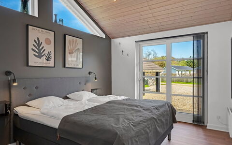 Svenn - 400M from the Sea: Seng, Soveværelse, Indretning, Bed Frame, Sengetøj, Loft, Sengetøj, Pude, Throw Pillow, Sengetøj