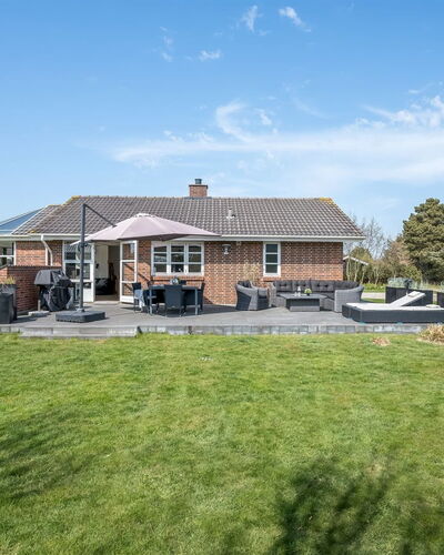 Svenn - 400M from the Sea