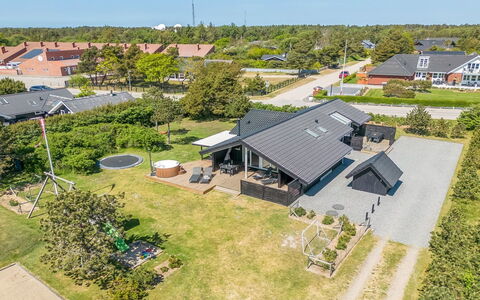 Selima - 300M from the Sea: Træ, Tag, Arkitektur, Hjem, Hus, Sommerhus, Sidespor, Hårdttræ, Hældning, Estate
