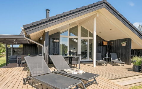 Selima - 300M from the Sea: Træ, Tag, Arkitektur, Hjem, Hus, Sommerhus, Sidespor, Hårdttræ, Hældning, Estate